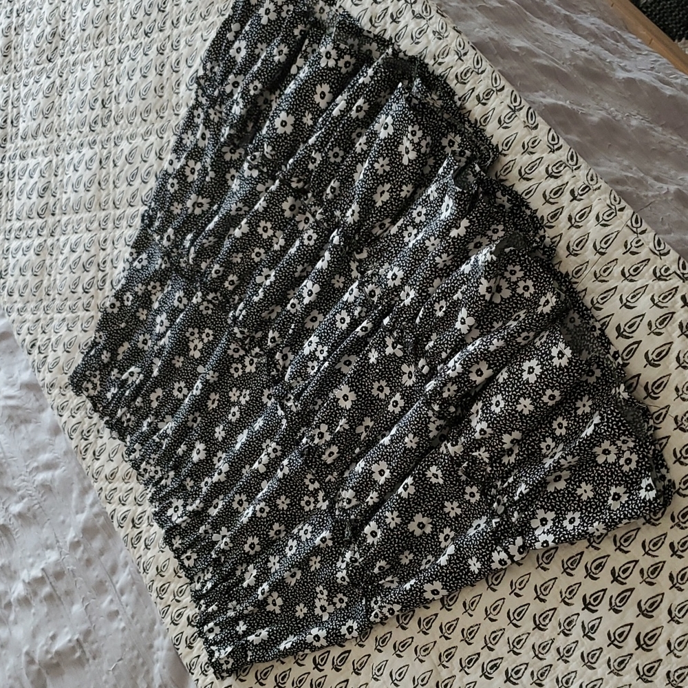 Ann Carson black and white mid-thigh swing skirt size L